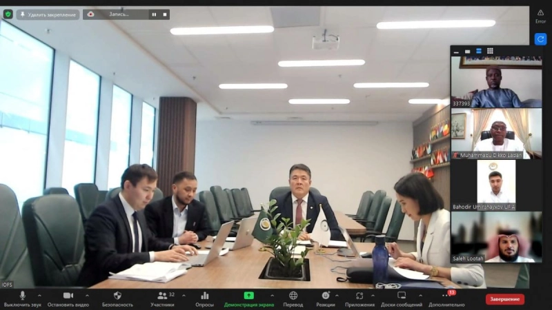 WORKING SESSIONS WERE CONDUCTED BY THE INTERNATIONAL IFPA WITH HONORARY AND CORPORATE MEMBERS