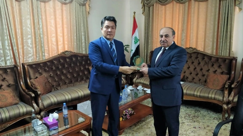 لقاء المدير العام للمنظمة الإسلامية  للأمن الغذائي السيد يرلان بايدوليت مع سفير الجمهورية العراقية لدى جمهورية كازاخستان السيد يونس سرحان