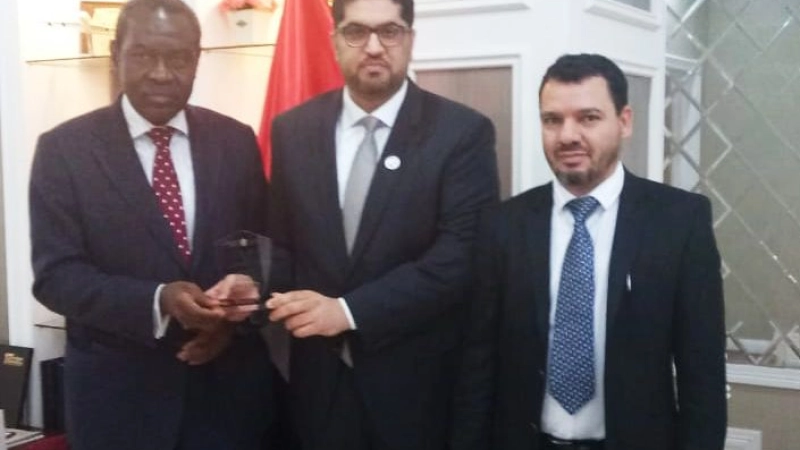لقاء نائب المدير العام للمنظمة الإسلامية  للأمن الغذائي السيد حميد أوبيلويارو مع سفير دولة الامارت العربية المتحدة لدى جمهورية كازاخستان  الدكتور محمد الجابر