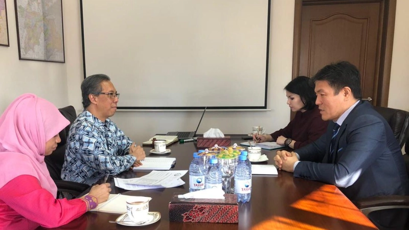 مدير عام المنظمة الاسلامية للامن الغذائي يناقش انضمام إندونيسيا إلى للمنظمة