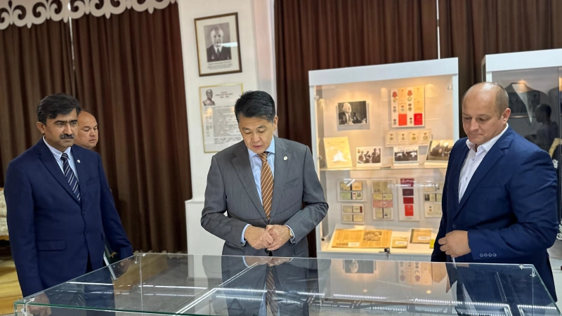 Délégation de l'IOFS visite le Centre de Recherche et de Production A.I. Baraev sur l'Agriculture Céréalière