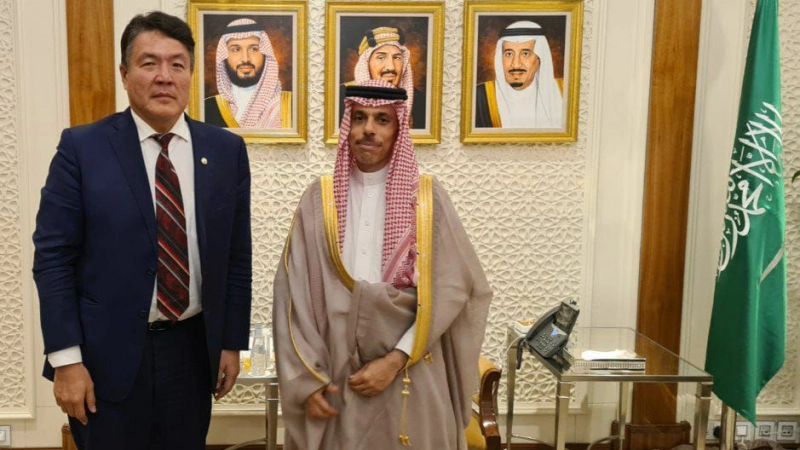 Saudi Minister of Foreign Affairs received IOFS Director General