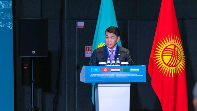 Directeur général de l'IOFS s'adresse à la première réunion des secrétaires des conseils de sécurité d'Asie centrale