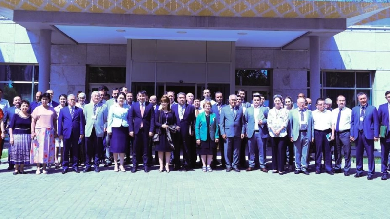 La participation aux Forum multilatéral sur les problèmes de la mer  d'Aral à Tachkent, en Ouzbékistan