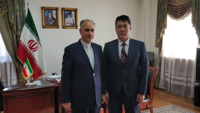 La réunion du directeur général de l'Institut du développement industriel et politique, E. Baidulet, avec l'Ambassadeur d'Iran en République du Kazakhstan, Majid Samadzadeh Saber.