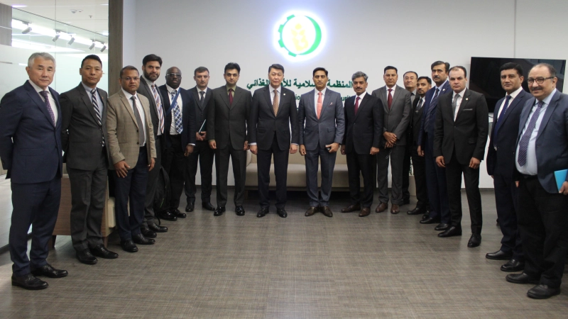 Renforcement des liens : Une délégation de l'Université de Défense Nationale du Pakistan visitent le siège de l'IOFS