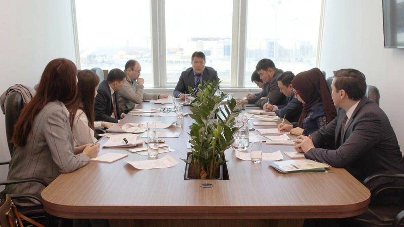 Une réunion de travail sur le développement de l'industrie alimentaire Halal au Kazakhstan s'est tenue au siège de l'OISA