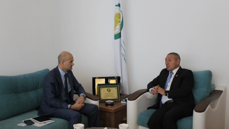 Directeur général de l’IOFS, ambassadeur Askar Mussinov reçoit S.E. Dr. Jaber Al-Tamimi, Chargé d'Affaires de la République d'Irak auprès de la République du Kazakhstan