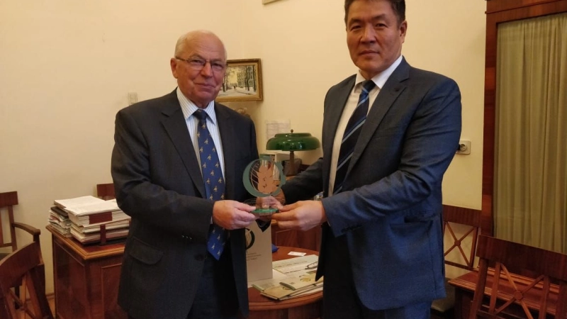 Le Directeur Général de l'OISA rencontre le Directeur du Centre eurasien pour la sécurité alimentaire à Moscou, en Russie