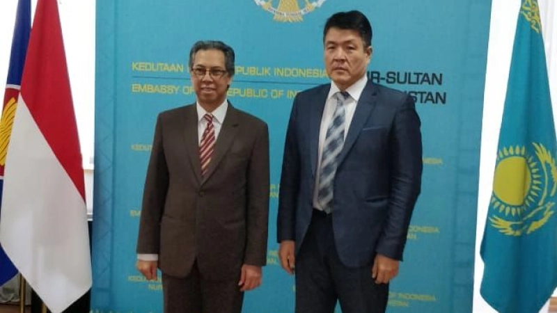 Meeting of IOFS Director-General Yerlan Baidaulet with Ambassador of Indonesia to Kazakhstan Rahmat Promono