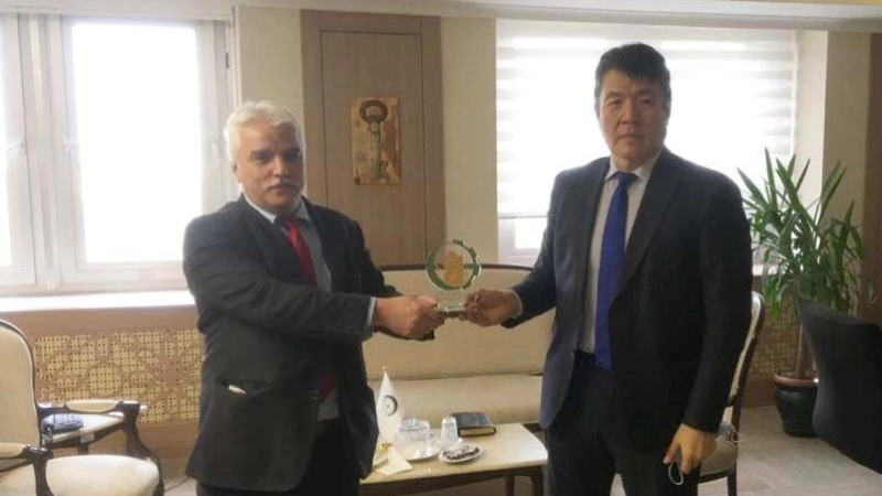 M. Yerlan BAIDAULET tient une réunion avec le Directeur Général du COMCEC